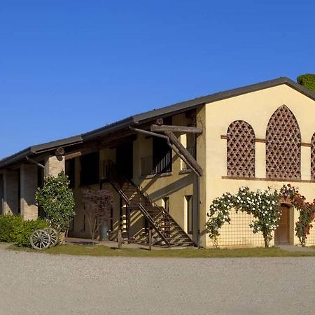 فندق بافيافي  Agriturismo Cascina Marzana المظهر الخارجي الصورة